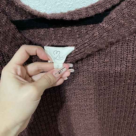 Burgundy top - Picture 2 of 3